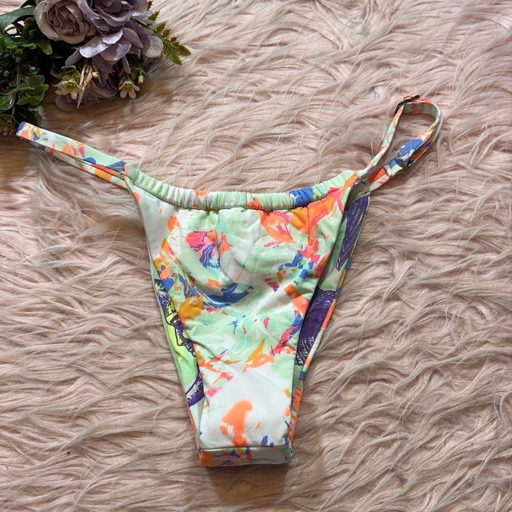 NWOT Reversible Bikini Bottoms sz 4